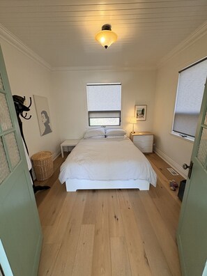 2 bedrooms, iron/ironing board, WiFi, bed sheets - Rossland Homestead - 2 bedrooms Sleeps 6 (Rossland)