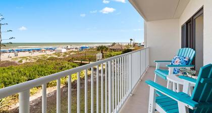 Gorgeous Oceanfront Condo With Double Wide Balcony & Complex Pool 🏝️🍹