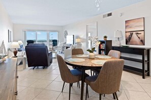 Interior - Gorgeous Oceanfront Condo With Double Wide Balcony & Complex Pool ๐๏ธ๐น (Cocoa Beach)