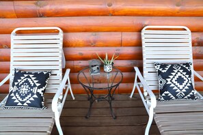 Property grounds - Delightful 2-bedroom cabin in charming Flagstaff for your getaway (Flagstaff)