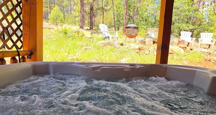 Cozy Log Cabin Retreat :: Hot Tub :: Forest Views