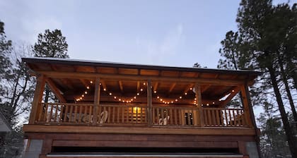 Delightful 2-bedroom cabin in charming Flagstaff for your getaway