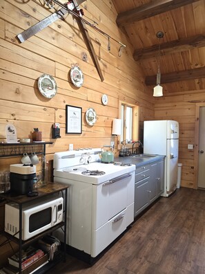 Private kitchen - Delightful 2-bedroom cabin in charming Flagstaff for your getaway (Flagstaff)