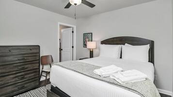 3 Schlafzimmer, Schreibtisch, Bügeleisen/Bügelbrett, WLAN