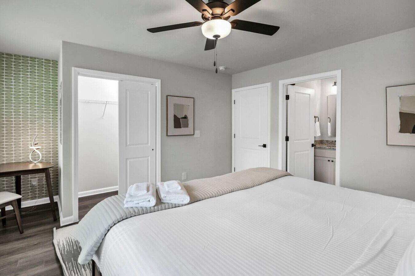 3 bedrooms, desk, iron/ironing board, WiFi