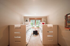 Room - Monthly Lease - Freedom Lodge by Tahoe Getaways - 4BR Centrally Located w/ Bonus Room (Truckee)