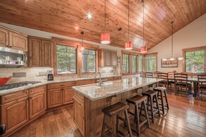 Private kitchen - Monthly Lease - Freedom Lodge by Tahoe Getaways - 4BR Centrally Located w/ Bonus Room (Truckee)
