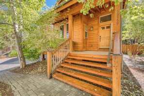 Exterior detail - Monthly Lease - Maple Crest at Winter Creek- Pet Friendly 3 BR w Bonus Room (Truckee)