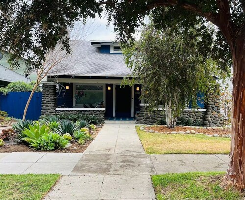 Sunny Side Up apartment in the charming upscale South Pasadena