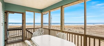 Clownfish: Oceanfront Family-Friendly Buxton Townhome w/ Views