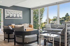 TV - Hollywood Hills 4BR Home | Fire Pit + Views | C&C (Los Angeles)