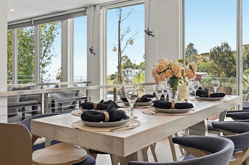 Los Angeles Hillside Retreat by Colby & Conrad