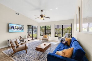 Smart TV - Resort-Style Sarasota Villas Near Beaches, Pool & Tennis - Sarasota Sweets - Roelens (Sarasota)