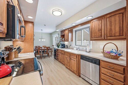 Cozy fully remodeled home in Hermitage.