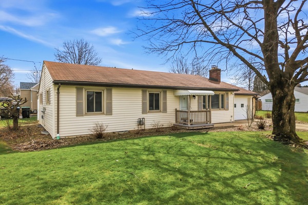 Spacious 3 bedroom home in the heart of Hermitage.