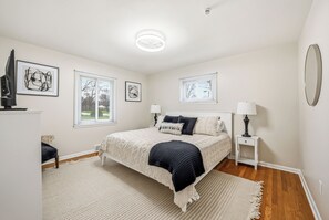 3 bedrooms, desk, iron/ironing board, travel crib