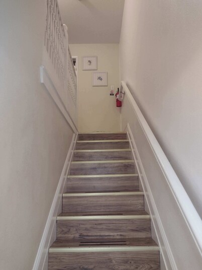 Charming 2-bedroom condo with AC in Biloxi breeze