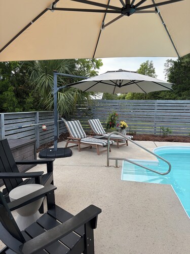 Lovely 2-bedroom apartment with private pool in peaceful Bay Saint Louis