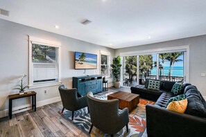Smart TV - Bridgewatch: Amazing Bay Views! Roof Top Deck, Pool & Spa by Anna Maria Life (Anna Maria)