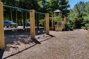 Children's area - Majestic Retreat - Game Room Contests, Mountain Views & Movie Nights (Jasper)