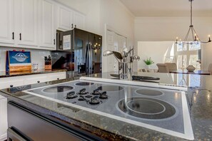 Private kitchen - Majestic Retreat - Game Room Contests, Mountain Views & Movie Nights (Jasper)