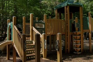 Children’s area - Majestic Retreat - Game Room Contests, Mountain Views & Movie Nights (Jasper)