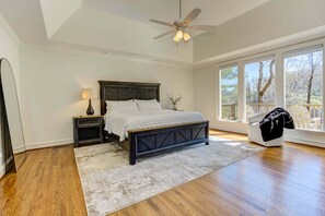 Room - Majestic Retreat - Game Room Contests, Mountain Views & Movie Nights (Jasper)