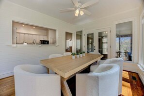 Dining - Majestic Retreat - Game Room Contests, Mountain Views & Movie Nights (Jasper)