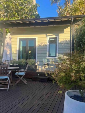 تناول الطعام بالخارج