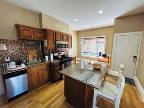 Private kitchen - Spacious room in Federal Hill near Downtown (Providence)