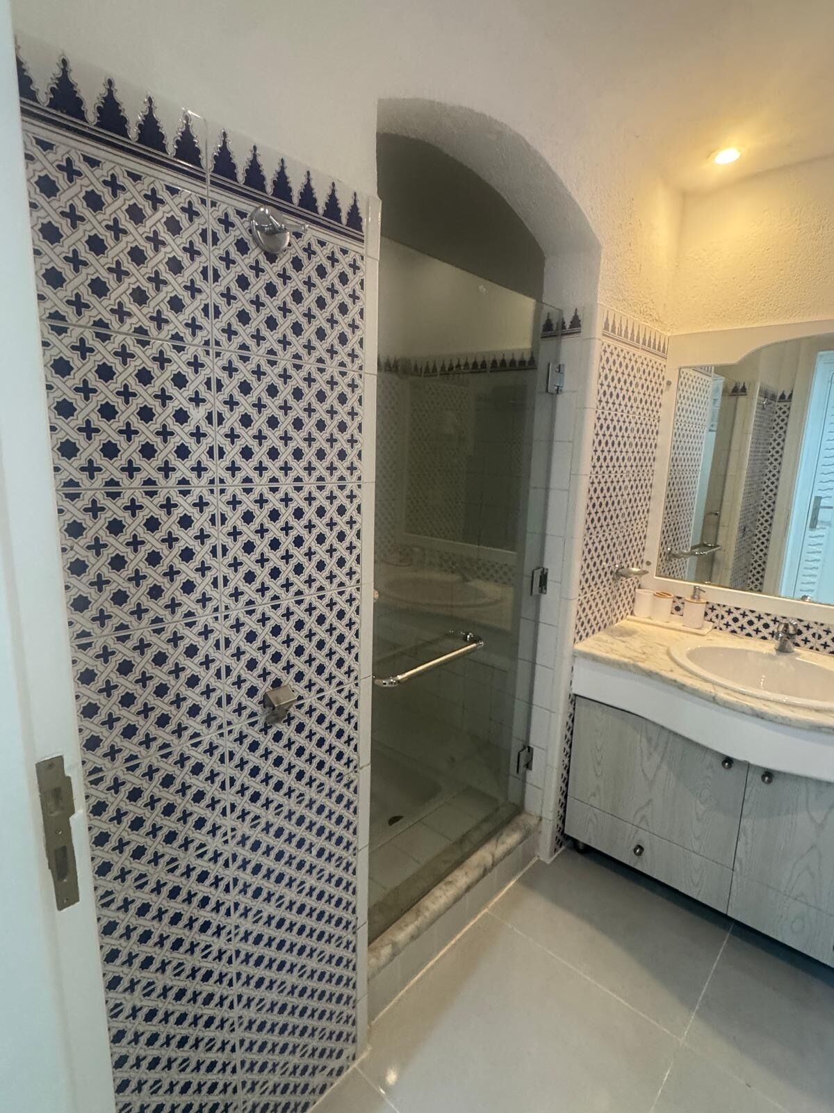 Ducha, artículos de tocador ecológicos, secador de pelo, bidet