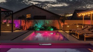 Pool - 5BD, 2BA Luxury Relaxing House, Pool/Jacuzzi (North Las Vegas)
