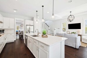 Interior - Private Saltwater Pool, LSV/Golf Cart, & Bikes! NatureWalk! (Santa Rosa Beach)