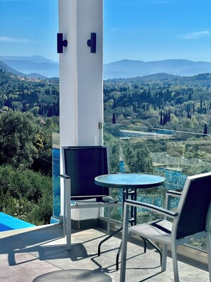 Outdoor dining - Stunning contemporary Villa set amongst olive trees. Beautiful scenery (Corfu)