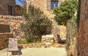 Property grounds - Amazing home in Rustrel with WiFi (Rustrel)