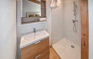 Shower - Amazing home in Rustrel with WiFi (Rustrel)