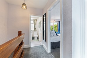 Bathroom - "Cozy CV5 Home| Sleep 6 | Perfect For Work Stays" (Coventry)