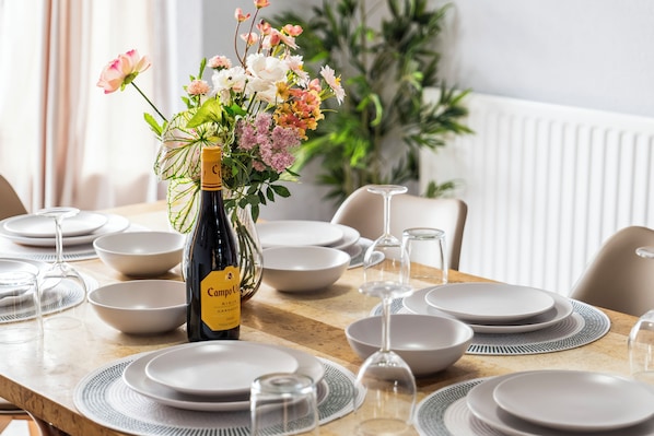 Dining - "Cozy CV5 Home| Sleep 6 | Perfect For Work Stays" (Coventry)