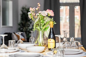 Dining - "Cozy CV5 Home| Sleep 6 | Perfect For Work Stays" (Coventry)