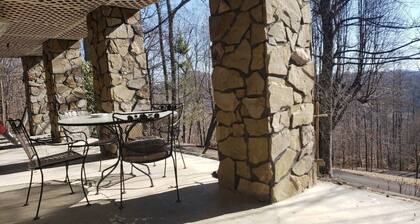 Bristol motor speedway Race fans 1 bedroom / 1 bathroom apartment -sleep up to 6