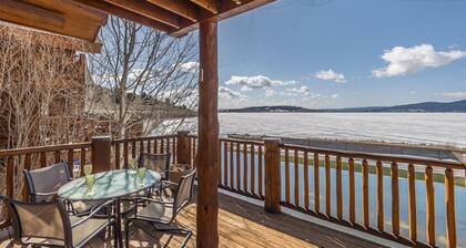 New! 3bed 4bath Hebgen Lakeshore Retreat 16 minutes from Yellowstone
