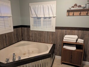 Bathroom - Serenity in the Pines: Farmhouse with 3bd, 2bth and a rap-around porch! (Manchester)