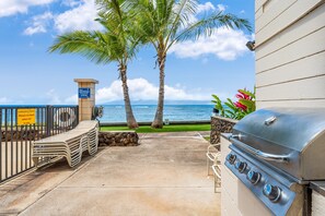 Property grounds - SUMMER SALE! Remodeled Oceanfront 1BR Steps to Pool & Ocean - Kahana Reef 107 (Lahaina)