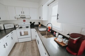 Private kitchen - 12 min Walk to Downtown, Peaceful Cozy Home (Raleigh)