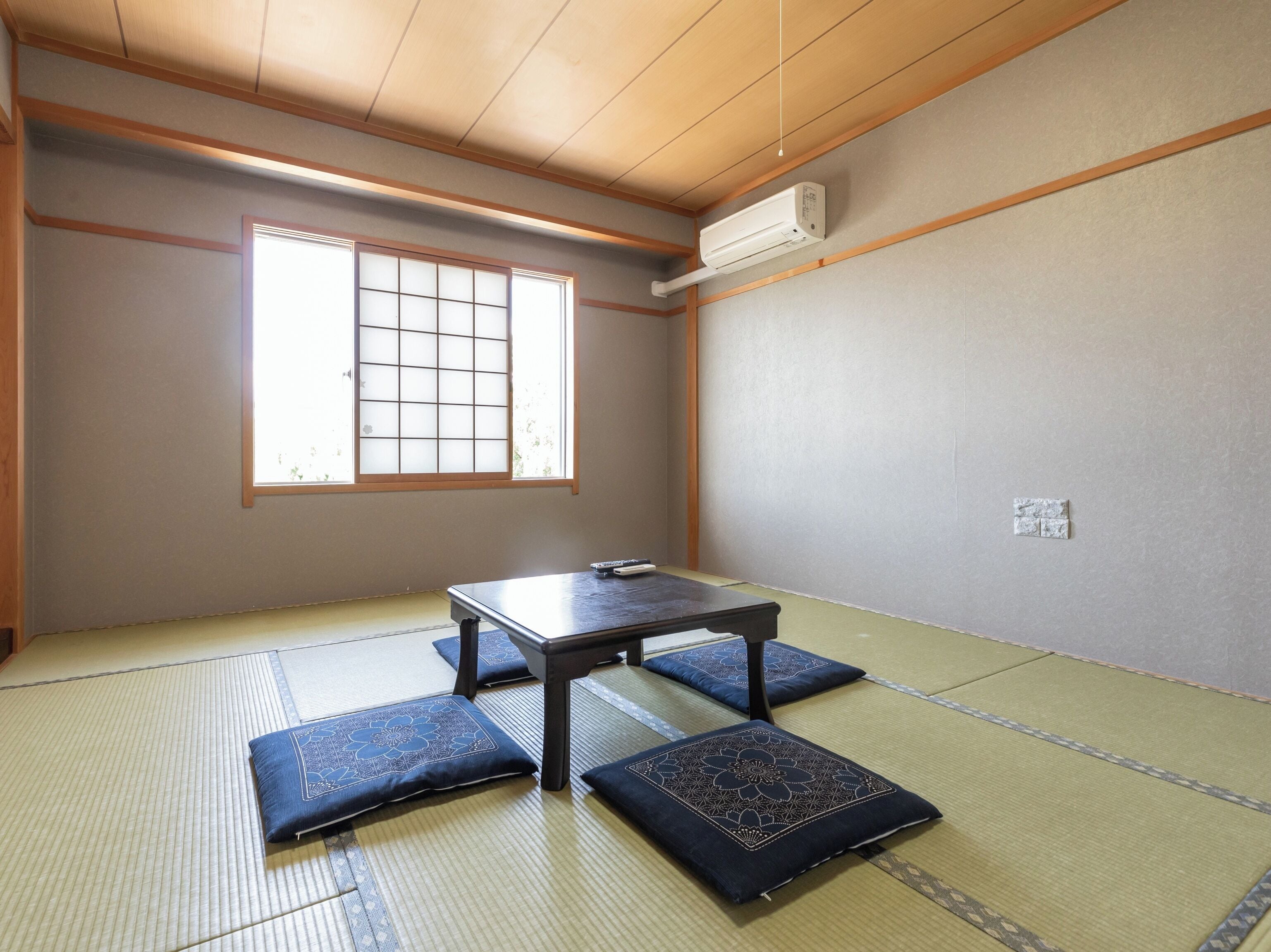 Traditional Quadruple Room, Non Smoking, Shared Bathroom | Free WiFi