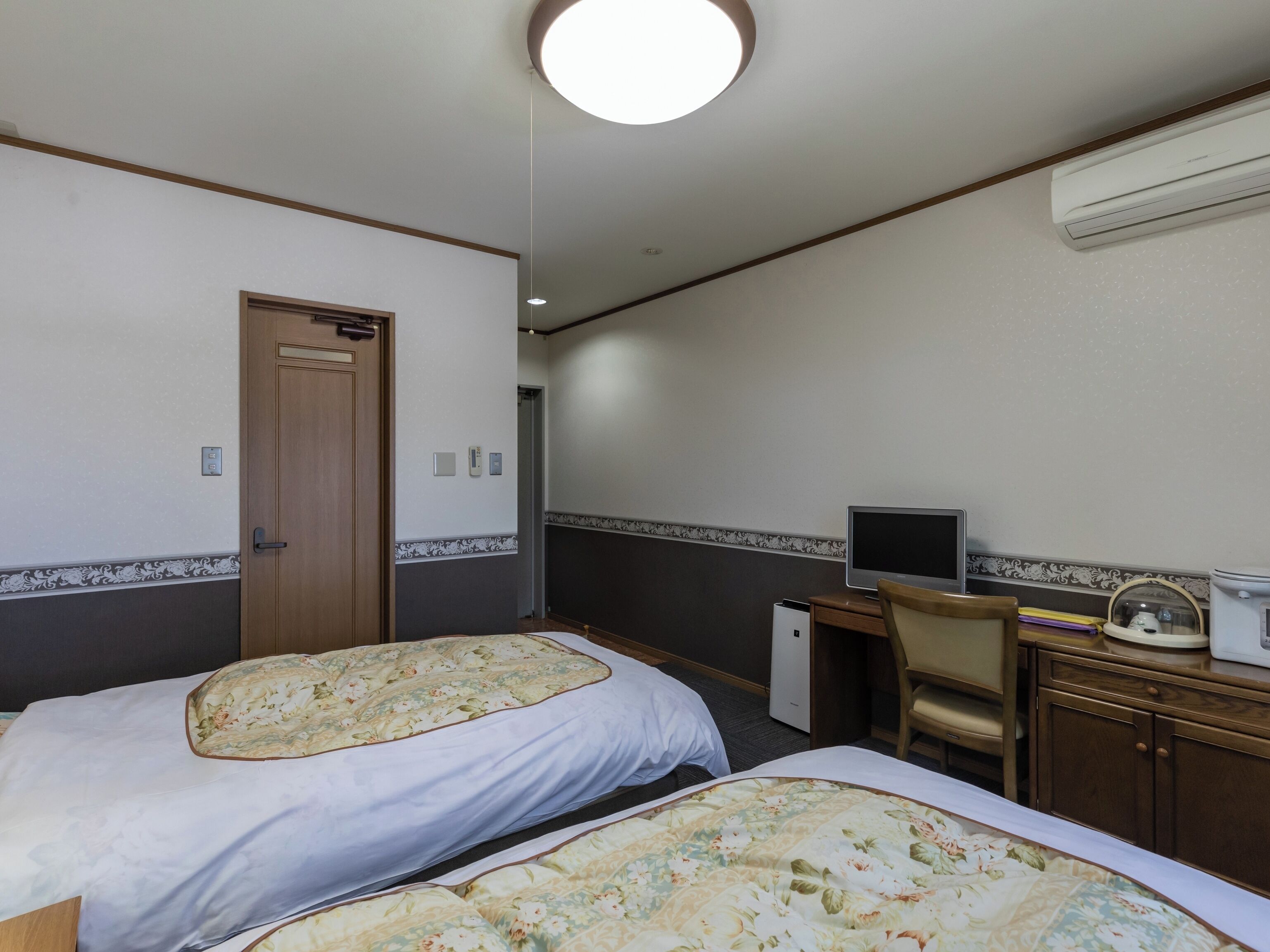 Twin Room, Non Smoking, Shared Bathroom | Free WiFi