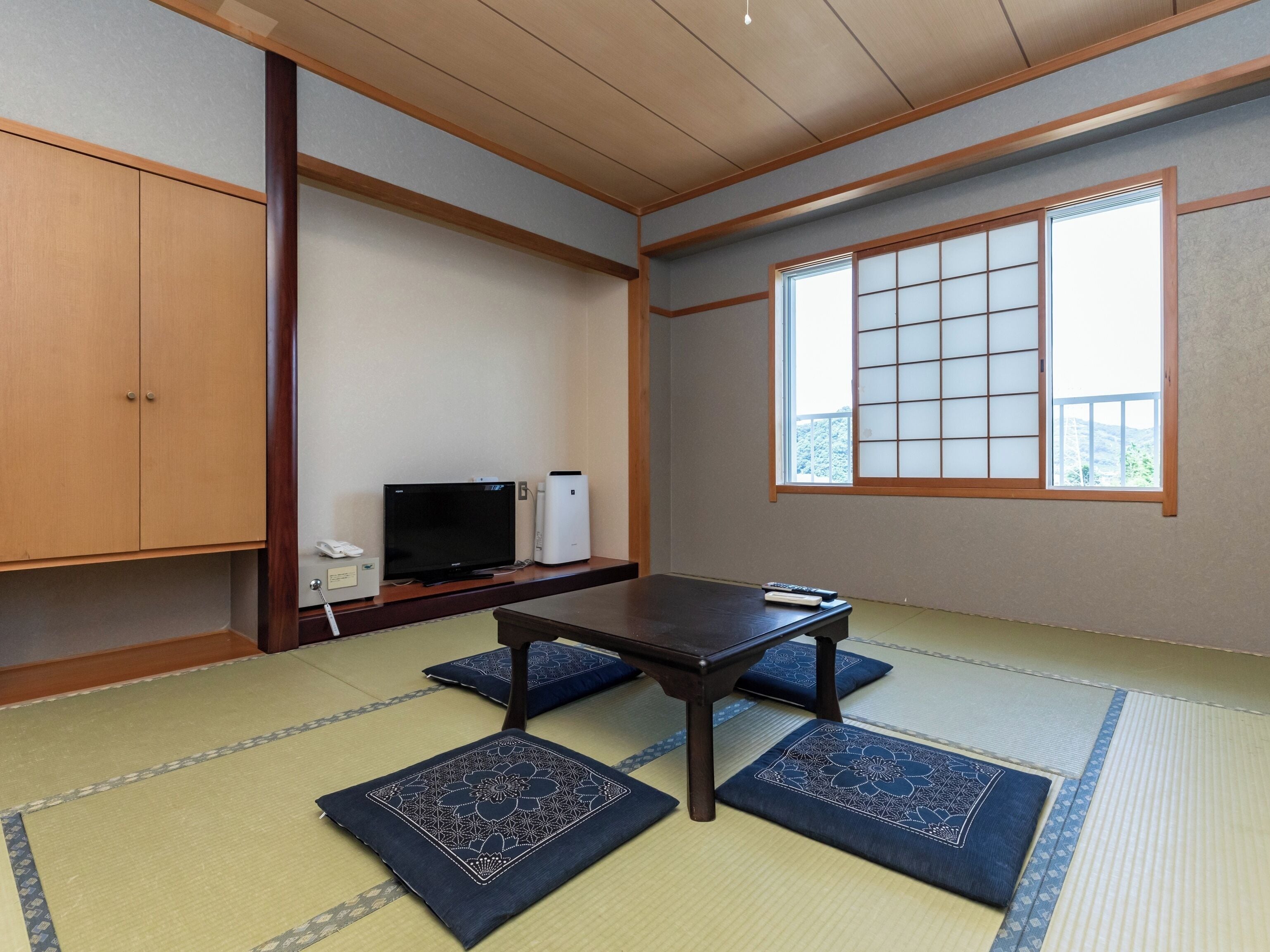 Traditional Quadruple Room, Non Smoking, Shared Bathroom | Free WiFi