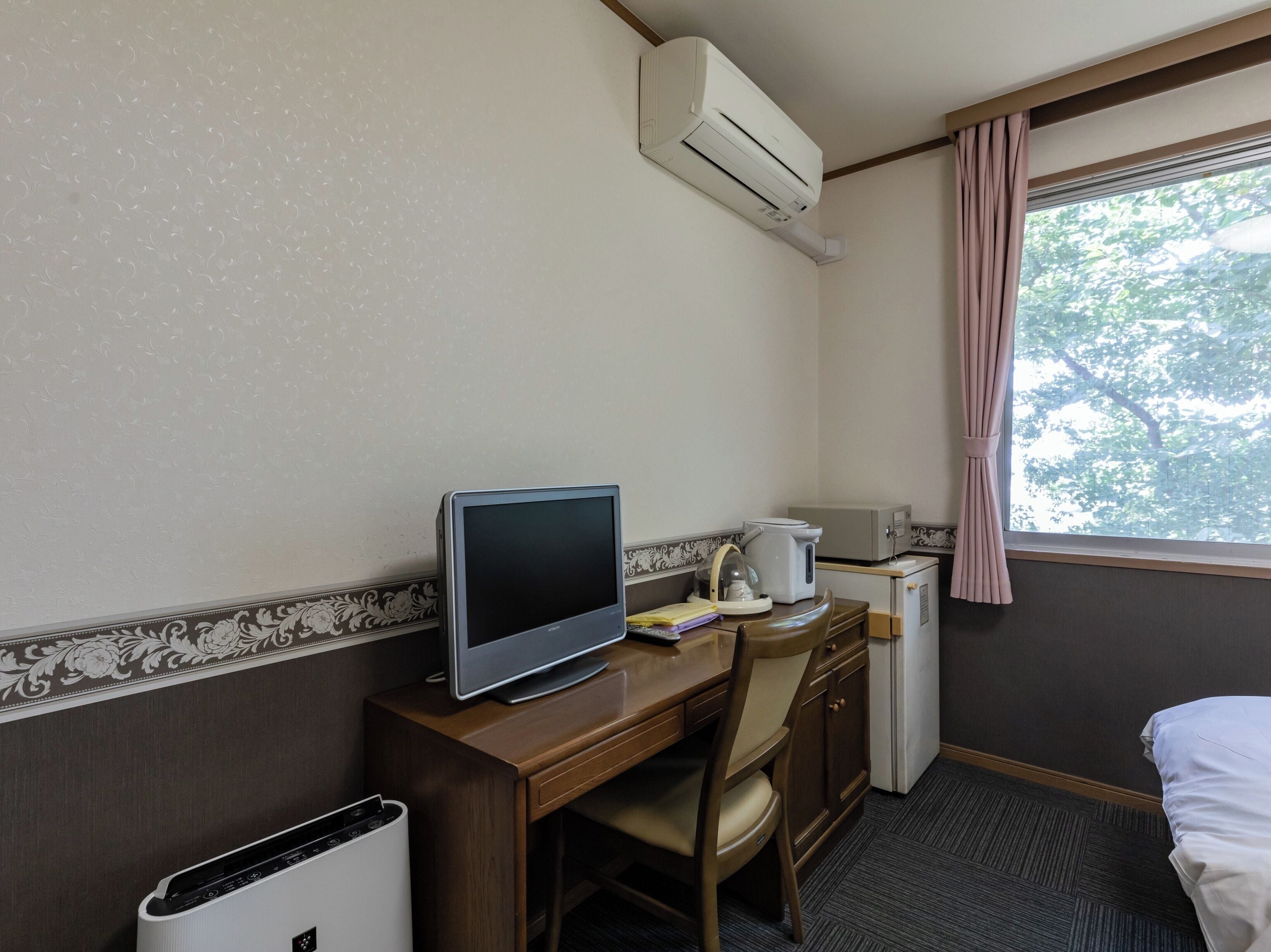 Twin Room, Non Smoking, Shared Bathroom | Free WiFi