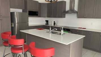 House, 4 Bedrooms | Interior