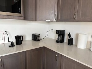 Private kitchen - Have a Wonderful Time in This Beautiful House! (Kawartha Lakes)